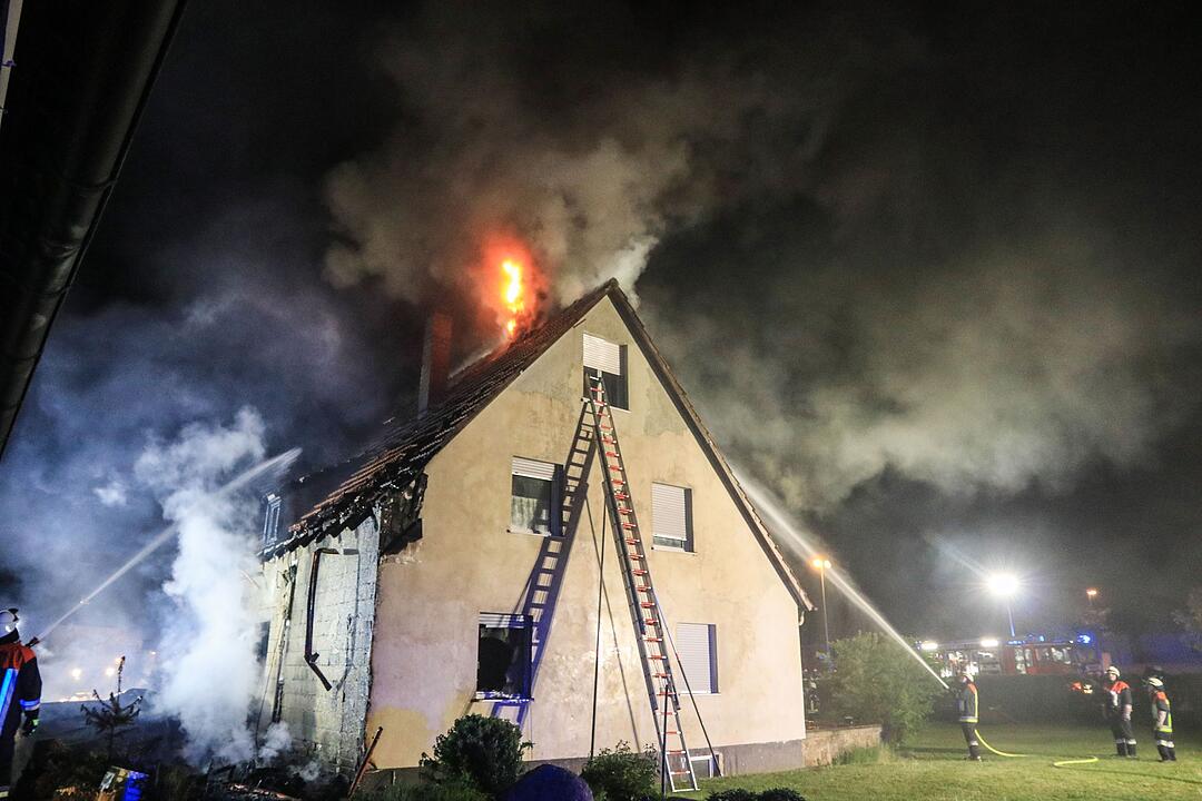 Wohnhaus im Kreis Erlangen-Höchstadt brennt ab
