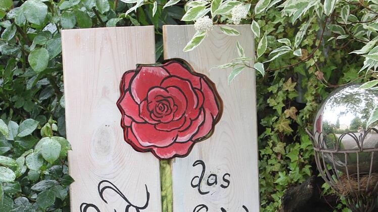 Selbst gemachtes Rosen-Schild in Birkach Fotos: Popp