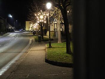Für den historischen Ort Marktzeuln wünschte sich ein Bürger eine Weihnachtsbeleuchtung ähnlich der in Lettenreuth. Foto: Karin Sträßner