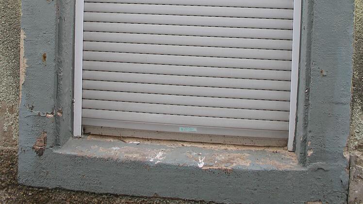 Fenster im Erdgeschoss öffnen - das trauen sich die Anwohner an den Wochenenden nicht. Foto: Sonny Adam