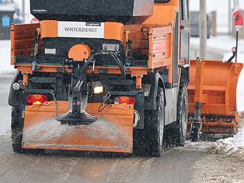 Dettelbach: Streufahrzeuge k&auml;mpfen gegen Glatteis - "besondere Herausforderungen"