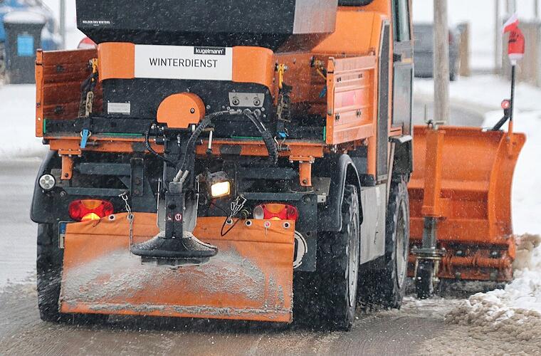 Glatteis in Dettelbach: Streufahrzeuge haben "Probleme, nicht selbst von der Straße zu rutschen"