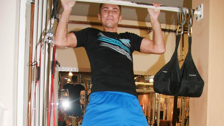 Boxer Eddy Maier hat anfangs gerade mal neun Klimmzüge geschafft, jetzt bringt er es locker auf 15.