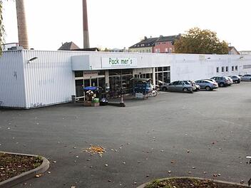 Der Kreisausschuss hat grünes Licht gegeben zum Bau eines Schülerheimes auf diesem Gelände an der Bayreuther Straße. Für den dort noch beheimateten Gebrauchtwarenhof "Pack mer's" muss ein neues Domizil gesucht werden.  Foto. Archiv Josef Hofbauer