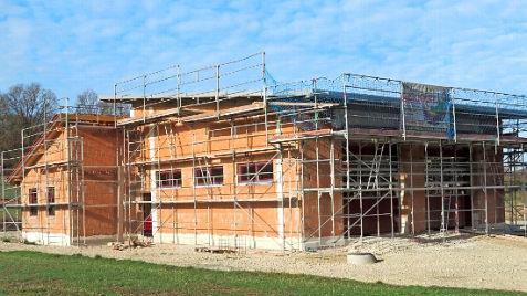 Eine der großen Investitionen der Stadt: das neue Feuerwehrhaus in Uetzing Foto: Monika Schütz