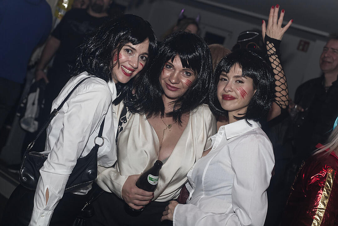 ME & MY (ZOMBIE) GIRLS HALLOWEEN