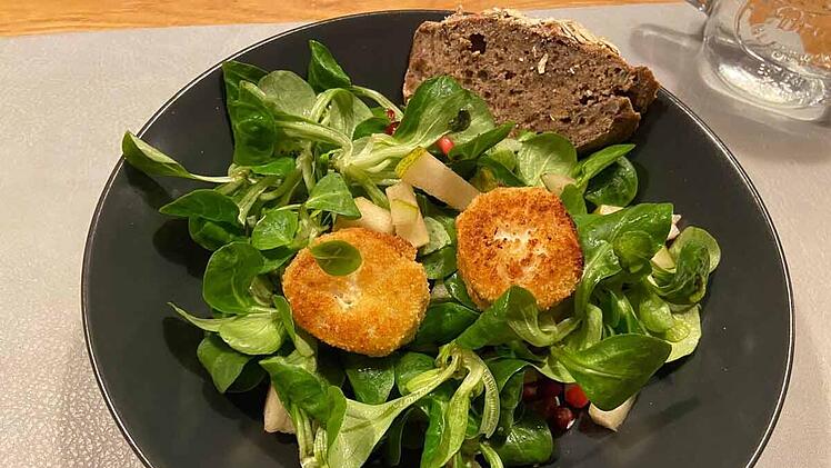 feldsalat-mit-gebackenem-ziegenkaese.jpg