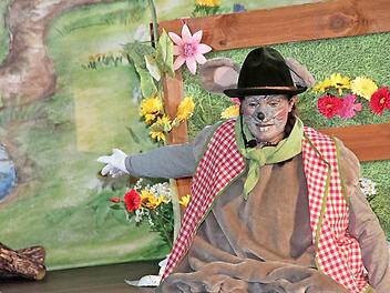 Willi, die Wühlmaus entdeckt auf seiner Reise einen kleinen Fluss und lernt viele Tiere kennen. Fotos: Mathias Erlwein