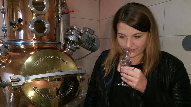 Die größte Herausforderung während ihrer Ausbildung war für Ina Kirschner die Aromen aus den Destillaten herauszuschmecken.Foto: privat