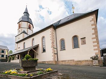 Zuletzt wurde die Rothenkirchener St. Bartholomäus-Kirche zwischen 2001 und 2004 renoviert - und  damit genau 400 Jahre nach dem Neu- beziehungsweise Umbau der Kirche und des Kirchturms (1601 bis 1604). Foto: Marian Hamacher