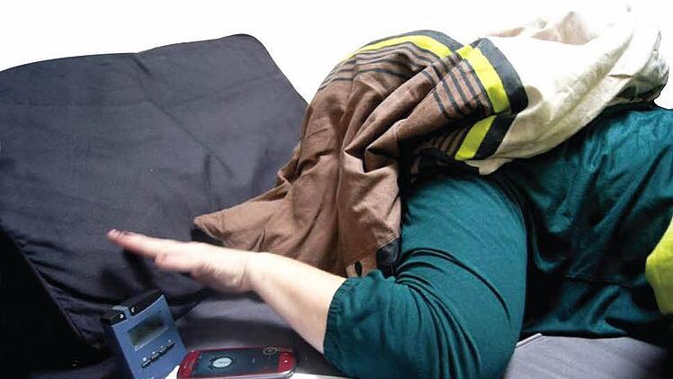 Das frühe Aufstehen aus alten Schultagen liegt schon länger zurück: Das quälende Klingeln des Weckers dröhnt jetzt auch wieder den Studierenden in den Ohren.