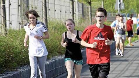Für die stolze Summe hatten sich vor allem die Schüler aus gesamt Herzogenaurach ins Zeug gelegt.   Foto: Richard Sänger