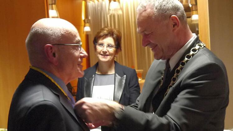 Franz Rung (links) und OB Frank Rebhan. Foto: Berthold Köhler