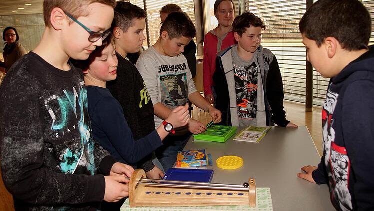 Mit großer Konzentration sind alle Schüler bei der Sache. Foto: Günther Geiling