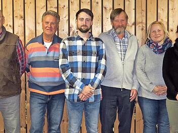 Der neue Vorstand der Sportkegler (von links): Vorsitzender Horst Wich, Dietmar Welscher, Hermann Wolf, Sebastian Hartendauer, Walter Hartendauer, Regina Schuberth, Anna Grebner, Karin Wirkner, Ralf Langhammer