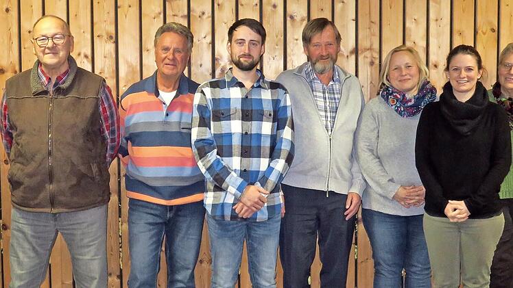 Der neue Vorstand der Sportkegler (von links): Vorsitzender Horst Wich, Dietmar Welscher, Hermann Wolf, Sebastian Hartendauer, Walter Hartendauer, Regina Schuberth, Anna Grebner, Karin Wirkner, Ralf Langhammer