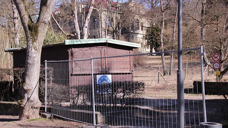 Seit vier Jahren steht das Gelände an der Lindesmühlpromenade nicht mehr als Spielplatz zur Verfügung. Minigolf wird dort schon länger nicht mehr gespielt.