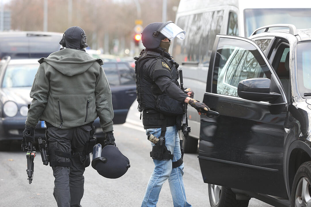 SEK-EInsatz in Schweinfurt unblutig beendet - Zwei Schuetzen festgenommen
