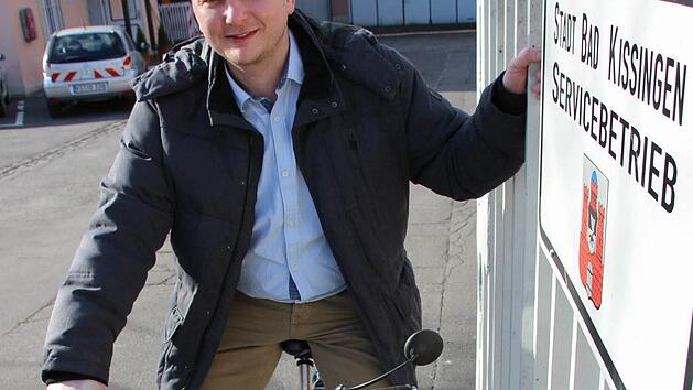 Bad Kissingens Pressesprecher Mario Selzer legt den Dienstweg zum Servicebetrieb per Rad zur&uuml;ck.  Foto: Borst