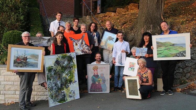 Gruppenbild der bei Kunst & Genuss ausstellenden Künstler Foto: Franz Galster