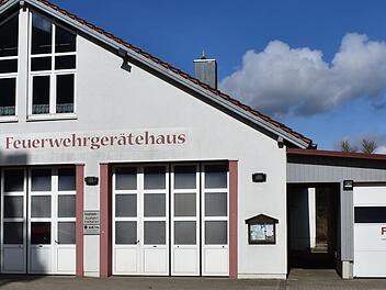 Das Hiltpoltsteiner Feuerwehrhaus: In einem Jahr könnte dort ein neues Auto untergebracht sein, um die Feuerwehr multifunktional und variabel zu halten.Petra Malbrich
