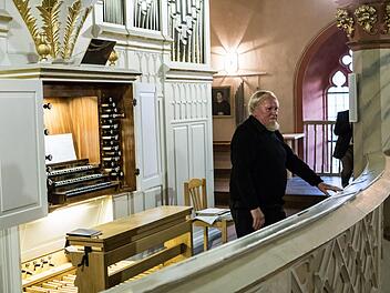 Reichlich Applaus erhielt der Organist Hartmut Leuschner-Rostoski für sein Konzert in St. Georg in Neustadt.Foto: Jochen Berger