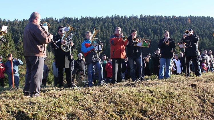 Die Musikkapelle Tettau spielte bei der Feier. Foto: Veronika Schadeck