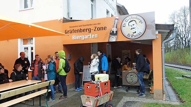 Der Biergarten will nicht zuletzt Wanderer ansprechen.  Foto: Petra Malbrich