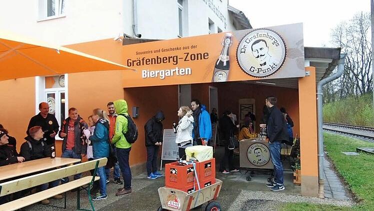 Der Biergarten will nicht zuletzt Wanderer ansprechen.  Foto: Petra Malbrich