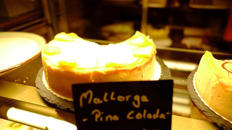 Zu den verschiedenen Kuchen gehört auch der "Mallorga" mit Pina Colada Geschmack. Foto: Nikolas Pelke