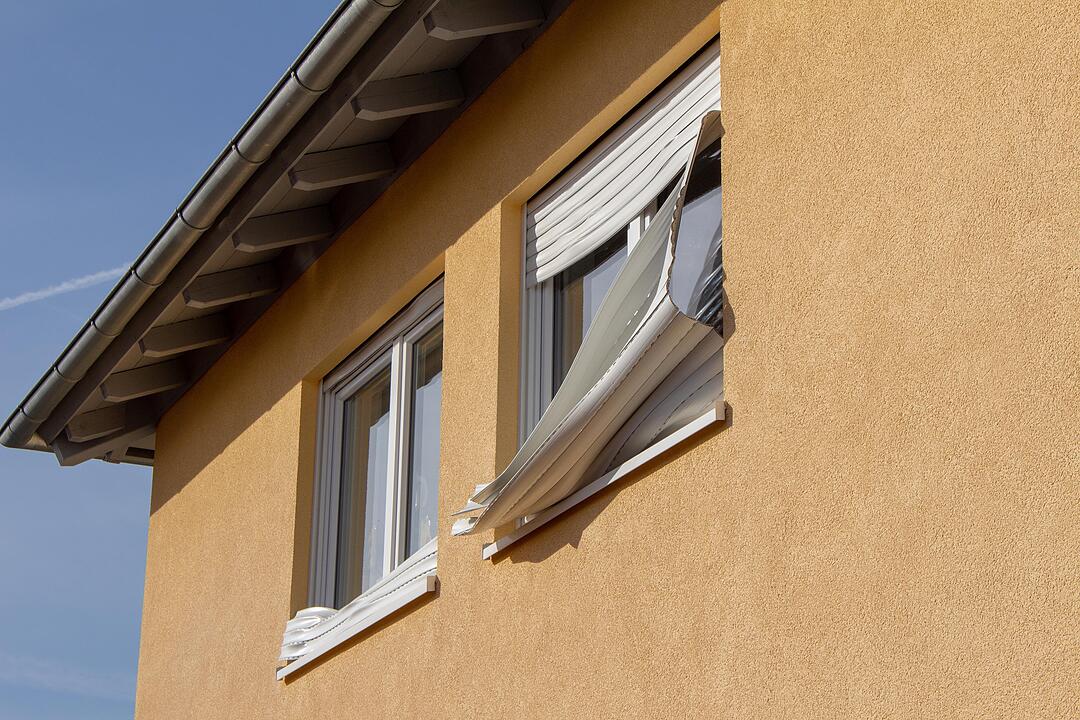Markt Erlbach:  Brand in Einfamilienhaus – Vater und Sohn verletzt