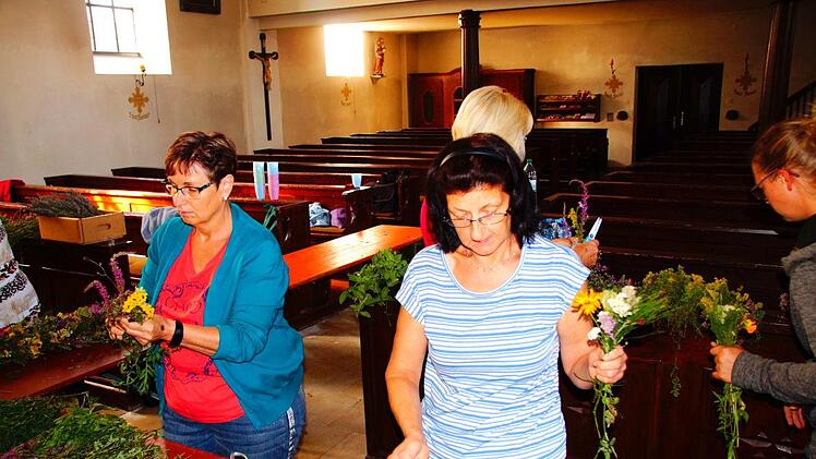 ie Frauen bei der Arbeit am Wurzb&uuml;schelJoseph Beck