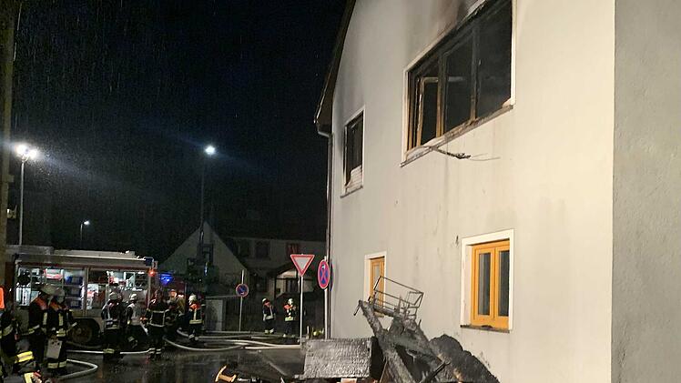 Zwei Personen bei Wohnungsbrand verletzt
