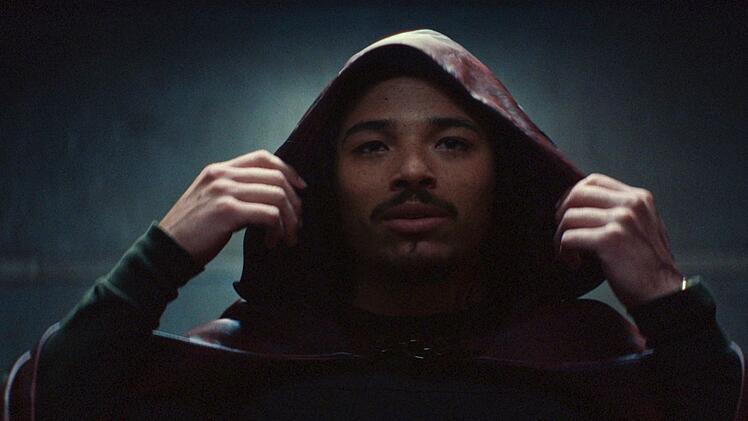 The Hood (Anthony Ramos) wäre gern wie Robin Hood, ist aber nicht ganz so uneigennützig.