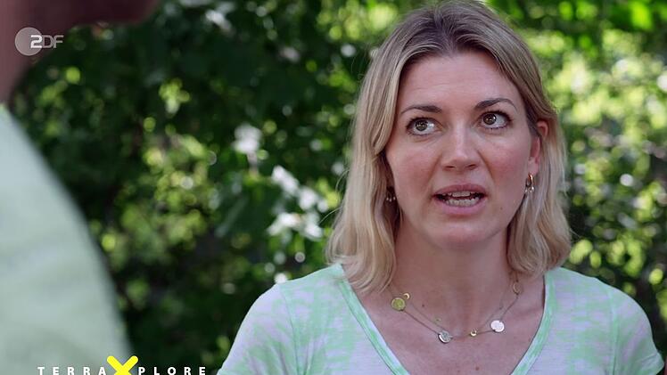 Schauspielerin Nina Bott spricht in der ZDF-Doku "Terra Xplore: Ist Mama die Beste?" offen &uuml;ber ihre Kindheit mit einer alkoholabh&auml;ngigen Mutter.