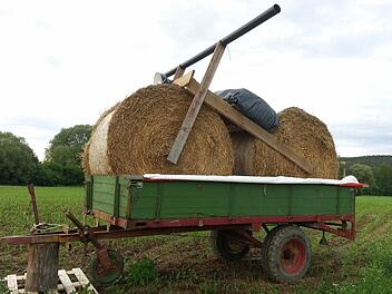 Rennmaschine in Ruhestellung. Dieses Gefährt steht an der Bundesstraße 279 am Abzweig nach Leucherhof. Foto: Sabine Christofzik
