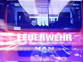 Pl&ouml;tzlich Rauch unterm Fahrersitz: Lkw steht bei R&ouml;dental in Flammen Foto: Ferdinand Merzbach