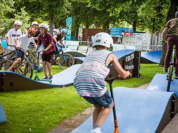 Attraktion für junge Leute: In den Herbstferien wird auf dem Rathausplatz Wildflecken ein mobiler Pumptrack aufgebaut. Foto: Konrad Willar