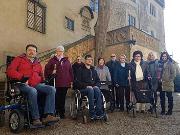 Die Interessensgruppe vor dem Graf-Luxburg-Museum . Foto: Anne Kraft/ Bezirk Unterfranken