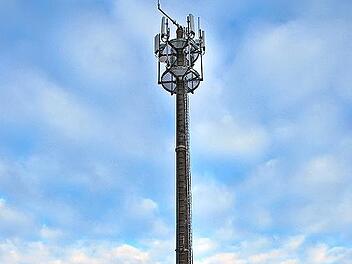 Ein vergleichbarer Sendemast wie auf diesem Bild soll in etwa 350 Metern Entfernung zu Küps, Tüschnitz und Lerchenhof errichtet werden.