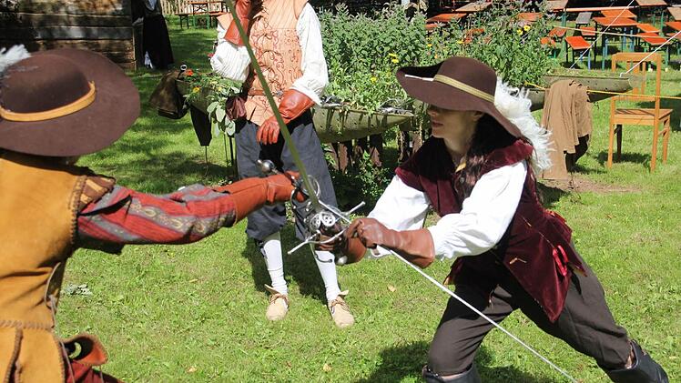 Fechtkunst in barocken Gewändern. Hier hielten die Besucher meist einen deutlichen Abstand.