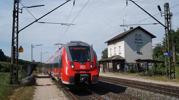 Der Abbruch des Gasthofs mit dem Bagger ging schnell über die Bühne. Foto: Matthias Höher