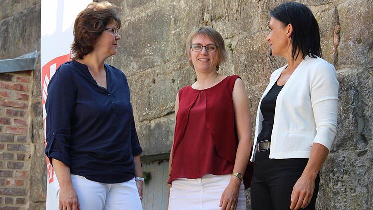 Heike Söllner vom Landratsamt, Gunhild Scheidler von der neuen Interventionsstelle und Carmen Benker von der Polizei (von links) wollen, dass Frauen einen Weg aus der Gewalt finden. Foto: Katharina Müller-Sanke