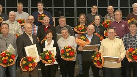 Viele langj&auml;hrige Mitarbeiter kann die Angerm&uuml;ller-Gruppe vorweisen. Viele Arbeitsjubilare wurden bei einer Betriebsfeier geehrt.  Foto: Michael Stelzner