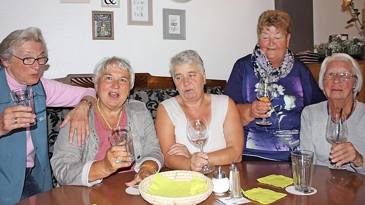 Die Sängerfrauen des Arion-Bürgerkranzes bezeichnen sich als die "lustigen Weiber". Foto: Henning Schuster