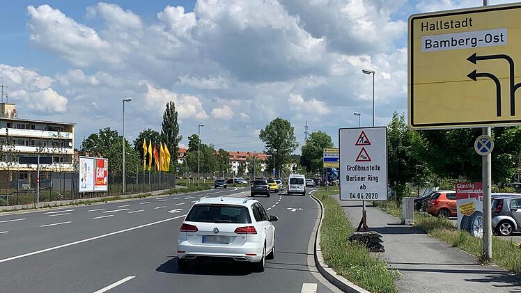 Schilder weisen bereits auf das hin, was auf die Verkehrsteilnehmer ab 4. Juni zukommt.  Foto: Staatliches Bauamt/Thiele