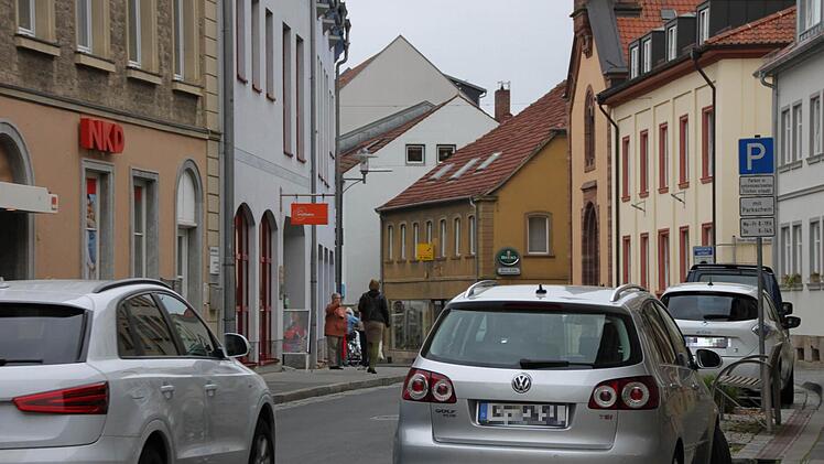 Parkscheibe statt Parkschein: In der Bahnhofstraße kann vom 14, bis 19. April kostenlos geparkt werden. Foto: Markus Reeh