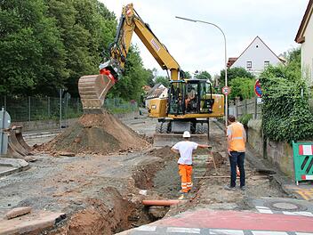 Schon seit dem Sommer laufen die Bauarbeiten in der Weiherer Straße. Foto: Archiv/Alexander Hartmann
