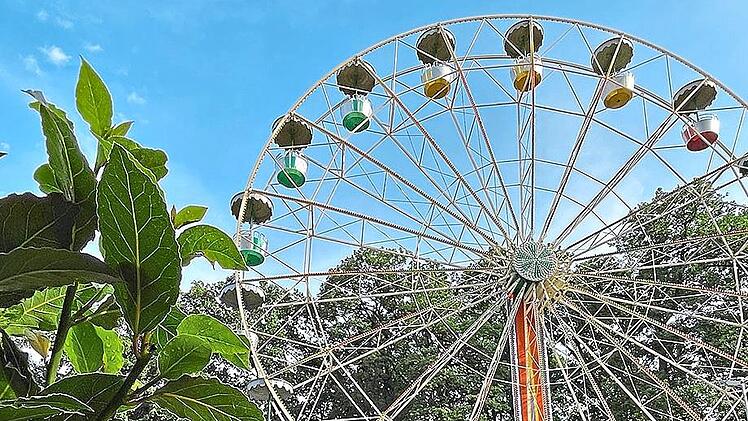 Das Riesenrad steht am gro&szlig;en Festplatz in Forchheim. Der Festzug hat den Kellerwald zum Ziel. Stadt Forchheim