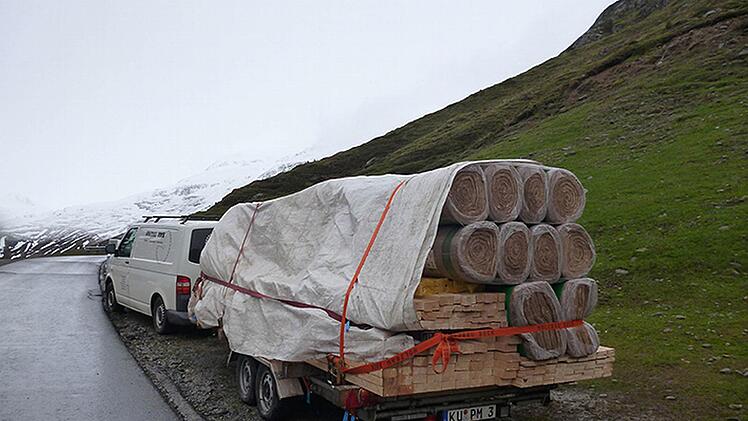 Einen Teil des Materials brachte Thomas Bock aus Deutschland mit. Der Rest wurde in Österreich besorgt.